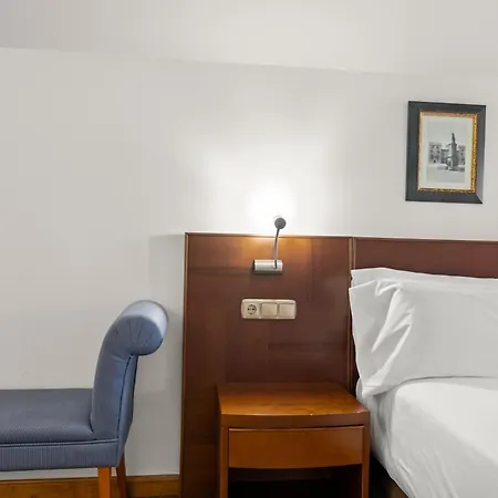 Hotel Zentral Rey Pelayo 4*