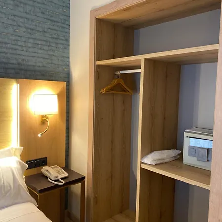 Zentral Rey Pelayo Hotel