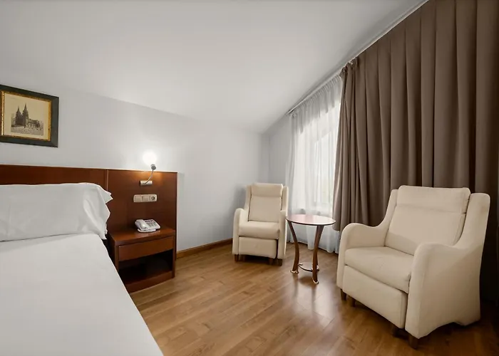 Hotel Zentral Rey Pelayo 4*