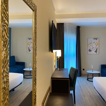 Hotel Zentral Rey Pelayo 4*