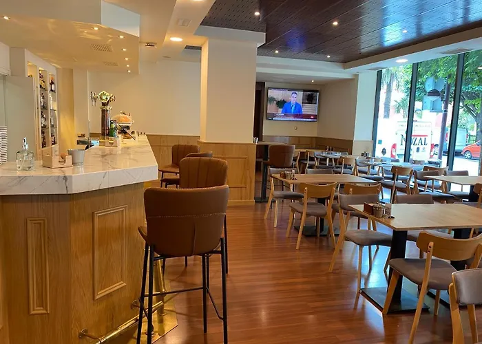 Zentral Rey Pelayo מלון